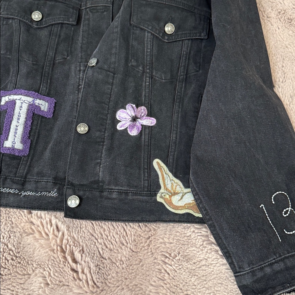 New Black Denim Jacket with Heart Embroidery Taylor swift - Picture 5 of 9
